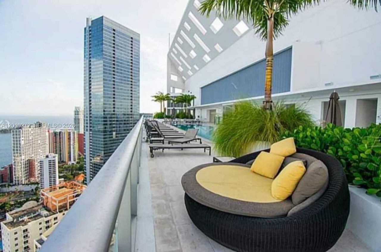 1300 Brickell Bay Dr, Unit 3400, Miami, FL 33131 Photo