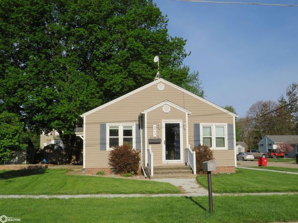 203 6th St SW SW, Hampton, IA 50441