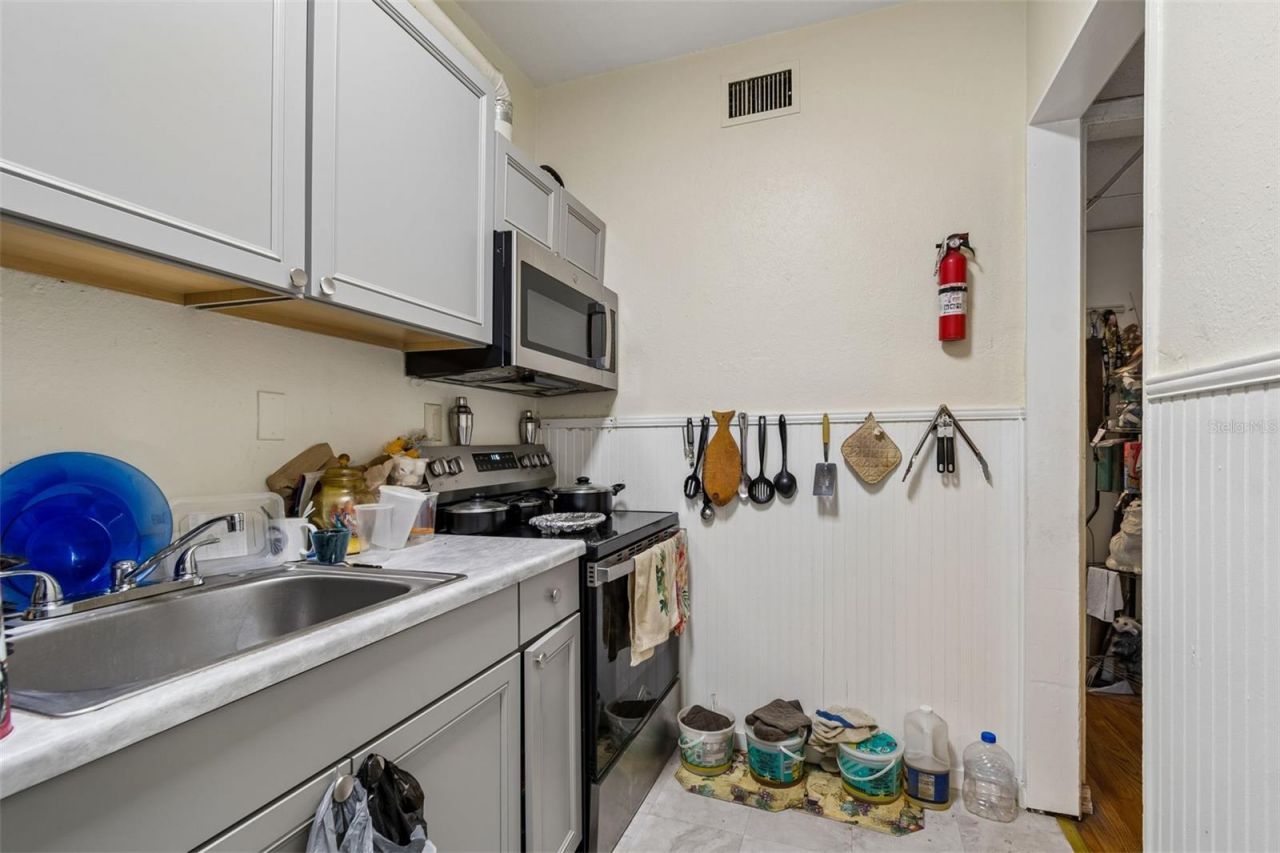 1033 19th Avenue S, Saint Petersburg, FL 33705 Photo