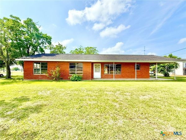 1396 Loop 522, Ganado, TX 77962