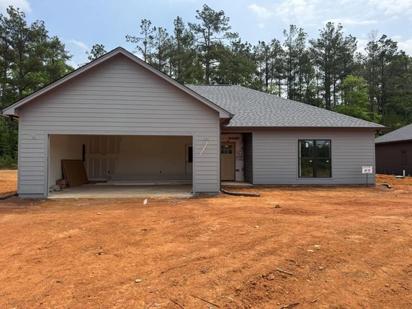 230 Thaxton Hills Dr., Thaxton, MS 38871