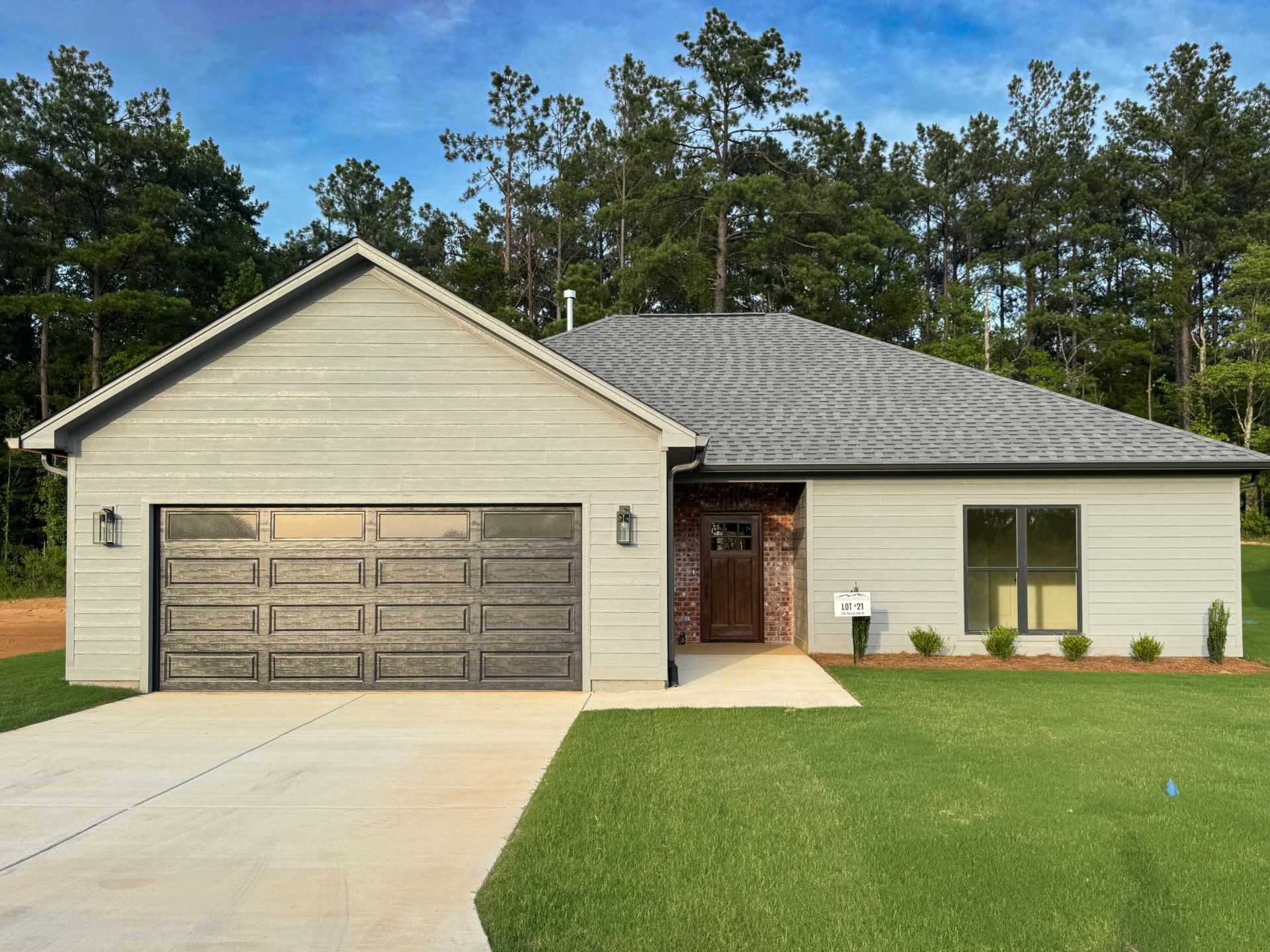 230 Thaxton Hills Dr. Thaxton, MS 38871