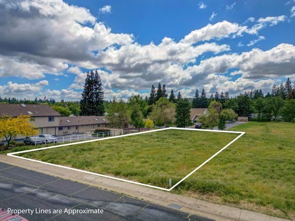 600 Friendly Ct, Murphys, CA 95247