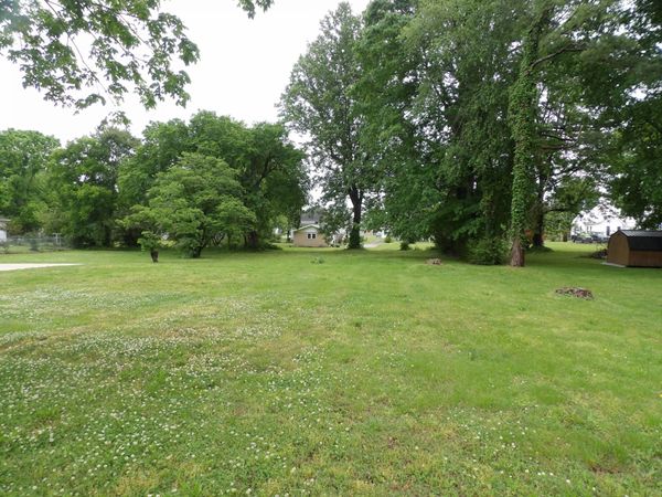 203 Carroll Ave , Waverly, TN 37185