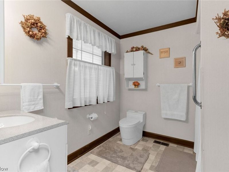 411 E Mohawk Drive , Malvern, OH 44644 Photo 30