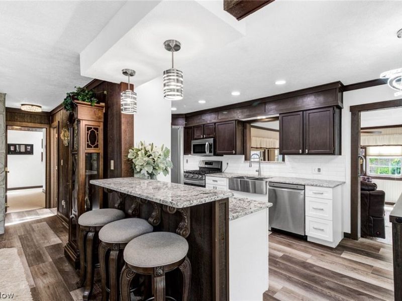 411 E Mohawk Drive , Malvern, OH 44644 Photo 4