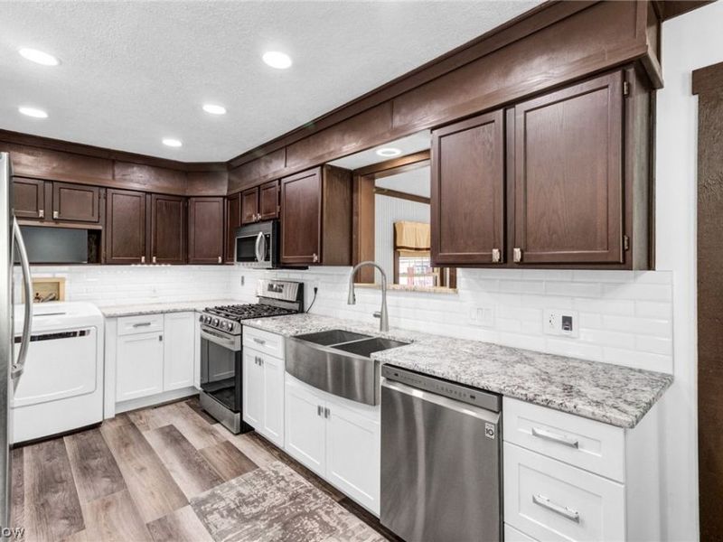 411 E Mohawk Drive , Malvern, OH 44644 Photo 7