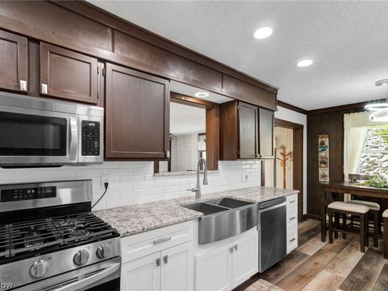 411 E Mohawk Drive , Malvern, OH 44644 Photo 8