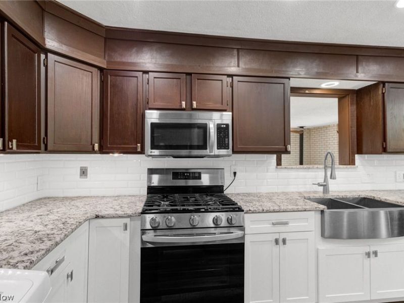 411 E Mohawk Drive , Malvern, OH 44644 Photo 9