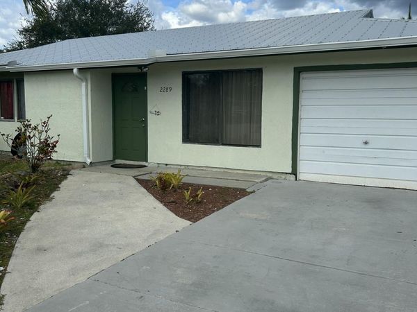 2289 SE Seamist Street, Port St. Lucie, FL 34952