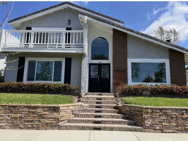 1926 W West Wind, Santa Ana, CA 92704