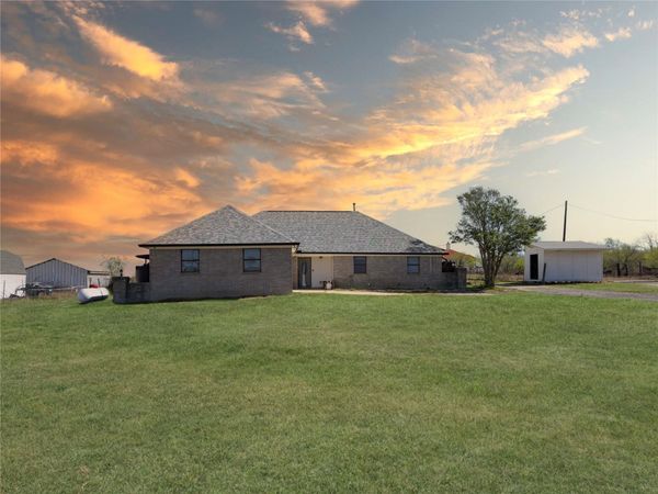 2412 Williamson RD , Lockhart, TX 78644