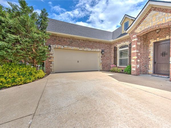 4312 W Woodview Drive , Rogers, AR 72758