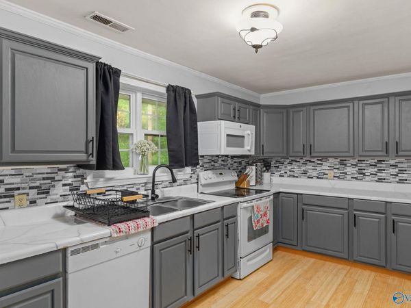 606 River Bluff Drive, Sheffield, AL 35660