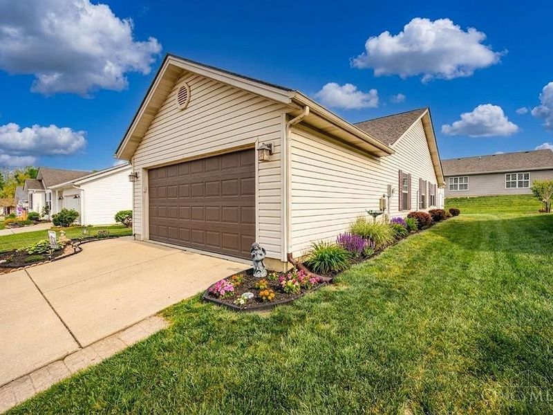 61 W Persimmon Drive, Hamilton, OH 45013 Photo 3