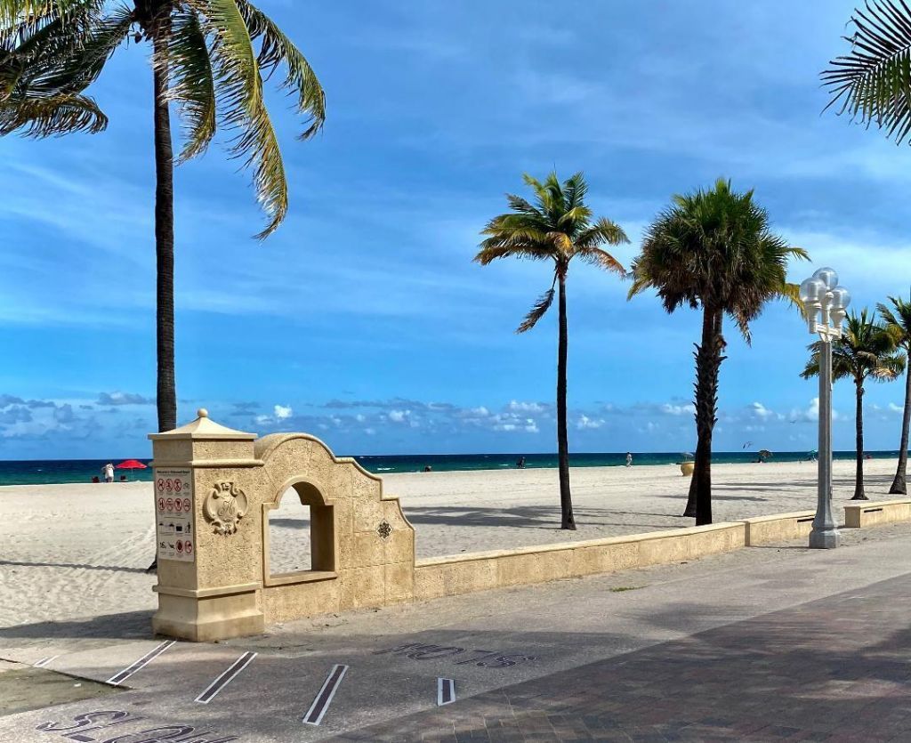 320 S Surf Road, Unit 205, Hollywood, FL 33019 Photo