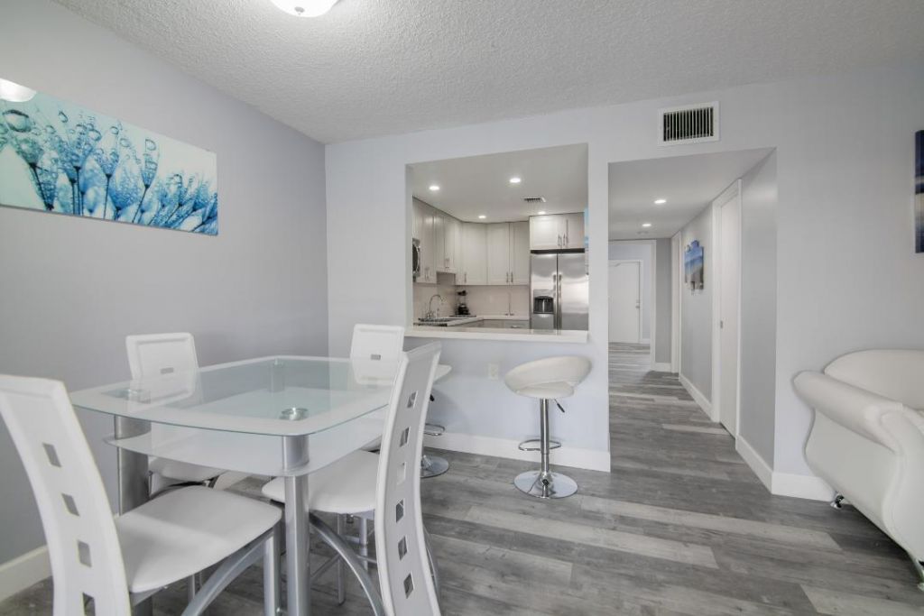 320 S Surf Road, Unit 205, Hollywood, FL 33019 Photo