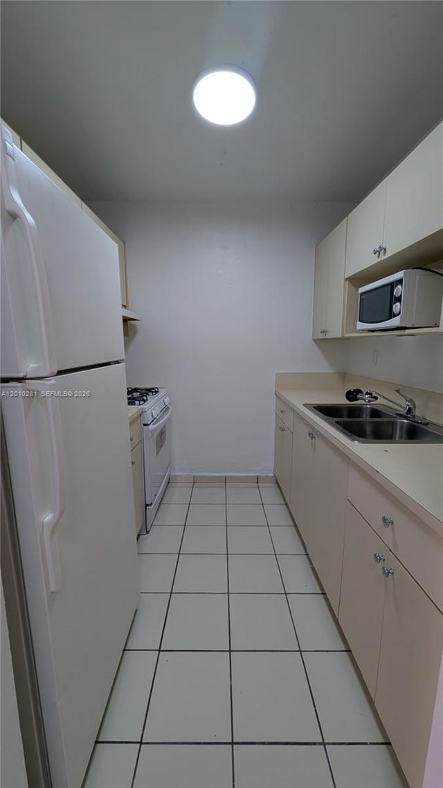 4655 Palm Ave , Unit 124, Hialeah, FL 33012 Photo