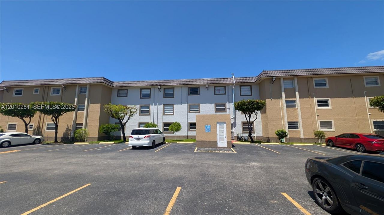 4655 Palm Ave , Unit 124, Hialeah, FL 33012 Photo