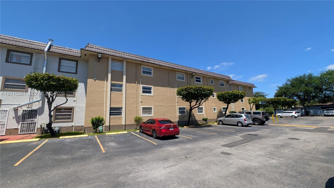 4655 Palm Ave , Unit 124, Hialeah, FL 33012 Photo