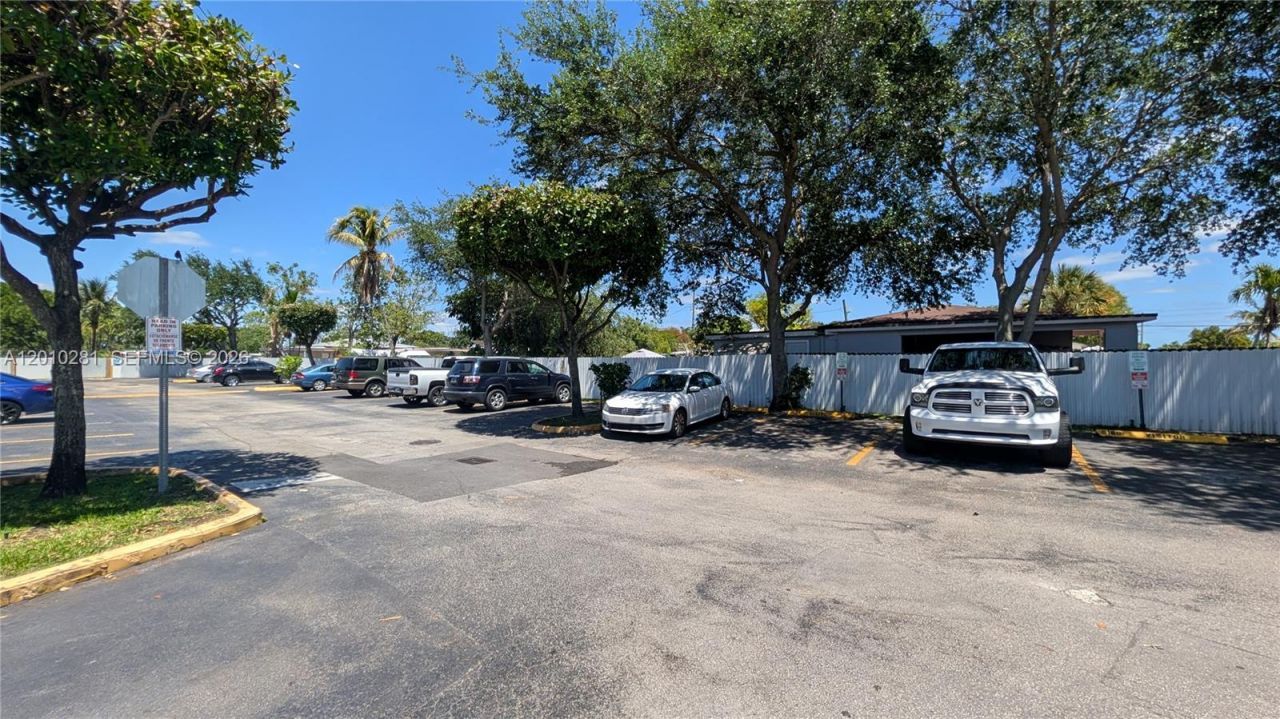 4655 Palm Ave , Unit 124, Hialeah, FL 33012 Photo