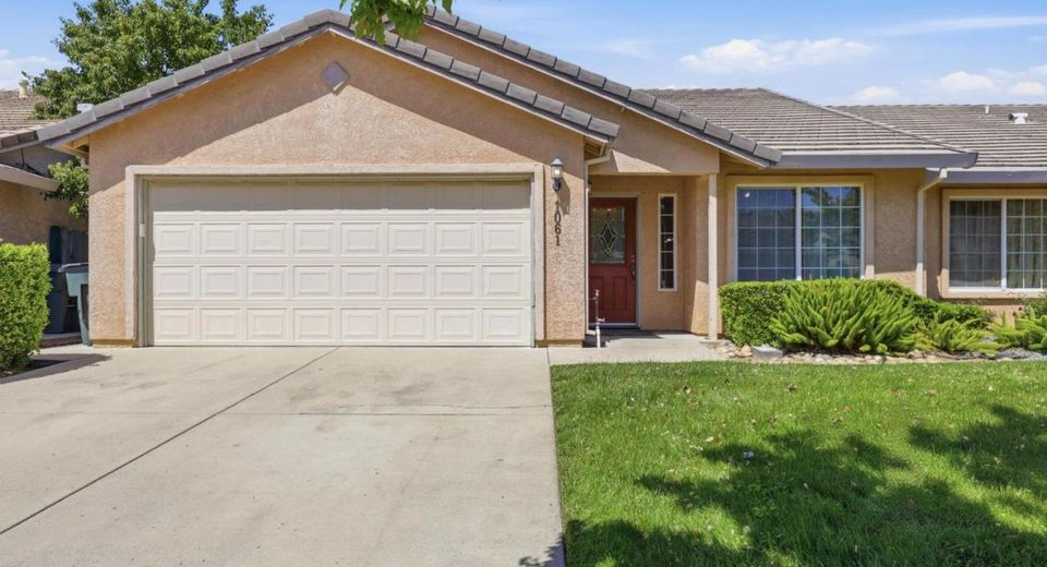 1061 Courtyard Dr, Yuba City, CA 95991 Photo