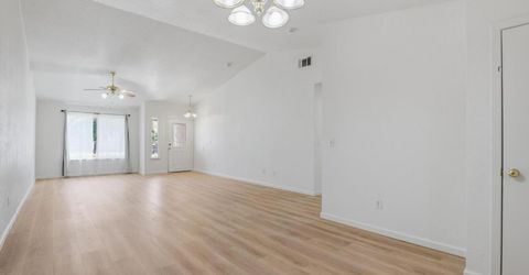 1061 Courtyard Dr, Yuba City, CA 95991 Photo