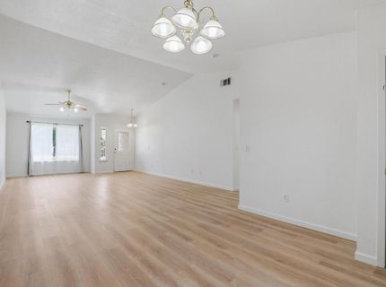 1061 Courtyard Dr, Yuba City, CA 95991 Photo