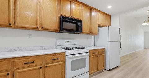 1061 Courtyard Dr, Yuba City, CA 95991 Photo