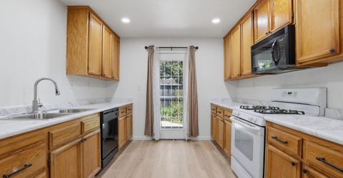 1061 Courtyard Dr, Yuba City, CA 95991 Photo