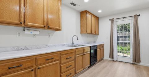 1061 Courtyard Dr, Yuba City, CA 95991 Photo