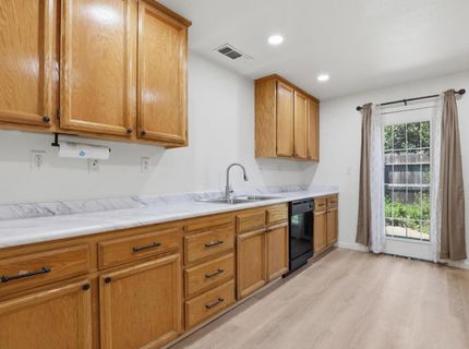 1061 Courtyard Dr, Yuba City, CA 95991 Photo