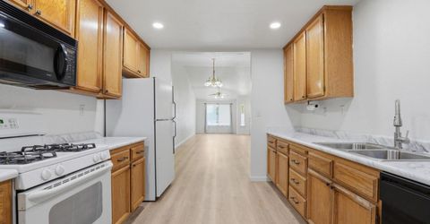 1061 Courtyard Dr, Yuba City, CA 95991 Photo