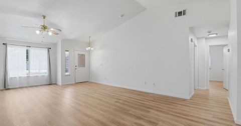 1061 Courtyard Dr, Yuba City, CA 95991 Photo