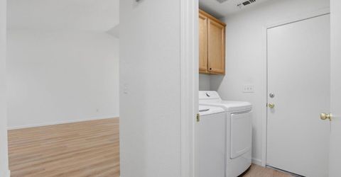 1061 Courtyard Dr, Yuba City, CA 95991 Photo