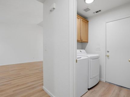 1061 Courtyard Dr, Yuba City, CA 95991 Photo