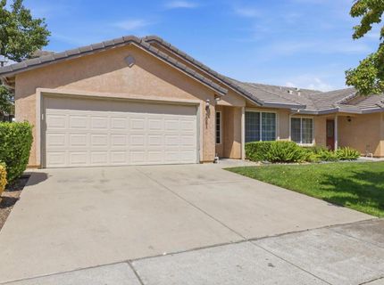 1061 Courtyard Dr, Yuba City, CA 95991 Photo