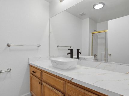 1061 Courtyard Dr, Yuba City, CA 95991 Photo