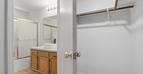 1061 Courtyard Dr, Yuba City, CA 95991 Photo