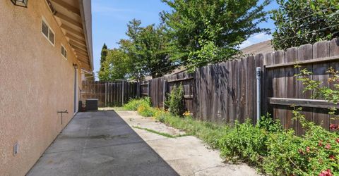 1061 Courtyard Dr, Yuba City, CA 95991 Photo