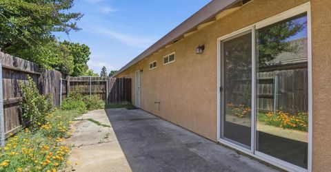 1061 Courtyard Dr, Yuba City, CA 95991 Photo