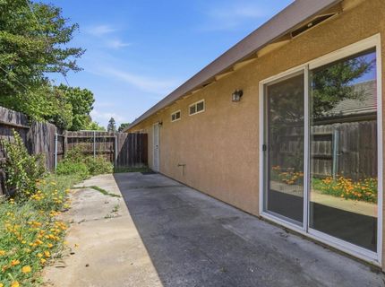 1061 Courtyard Dr, Yuba City, CA 95991 Photo