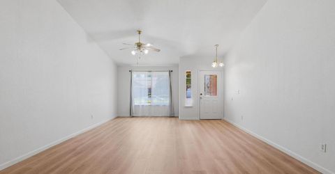 1061 Courtyard Dr, Yuba City, CA 95991 Photo