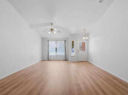 1061 Courtyard Dr, Yuba City, CA 95991 Photo