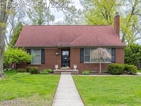 16950 Locherbie Avenue, Beverly Hills Vlg, MI 48025