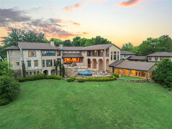 8 Meadowlake Drive, Heath, TX 75032