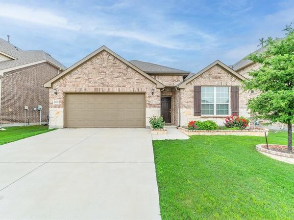 1048 Pinnacle Breeze Drive, Fort Worth, TX 76052