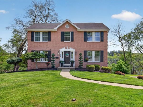 719 Marvle Valley Dr, Bethel Park, PA 15102