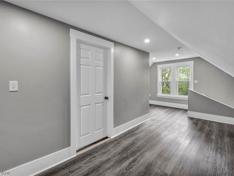 10905 Grandview Avenue, Cleveland, OH 44104 Photo 29