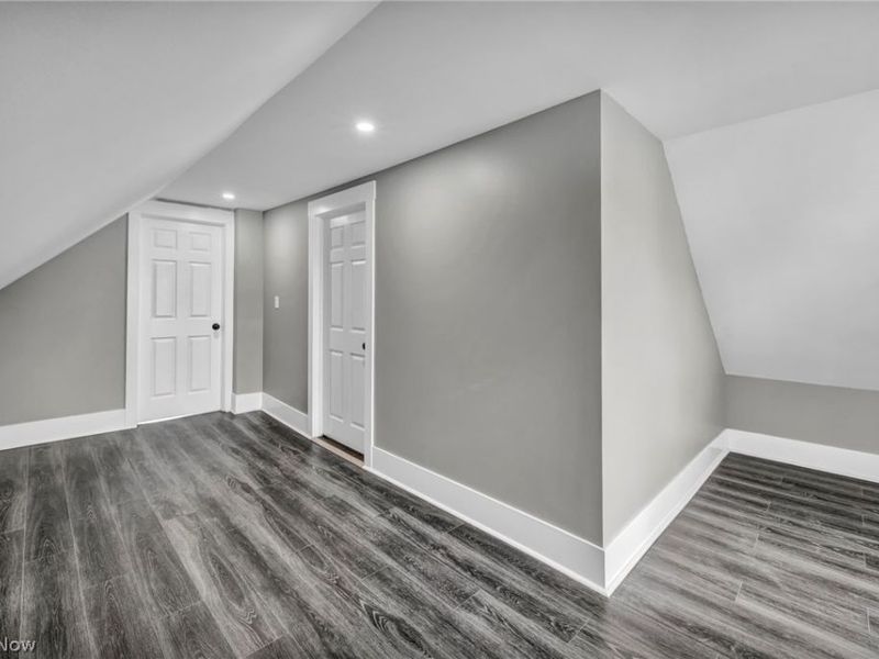 10905 Grandview Avenue, Cleveland, OH 44104 Photo 29